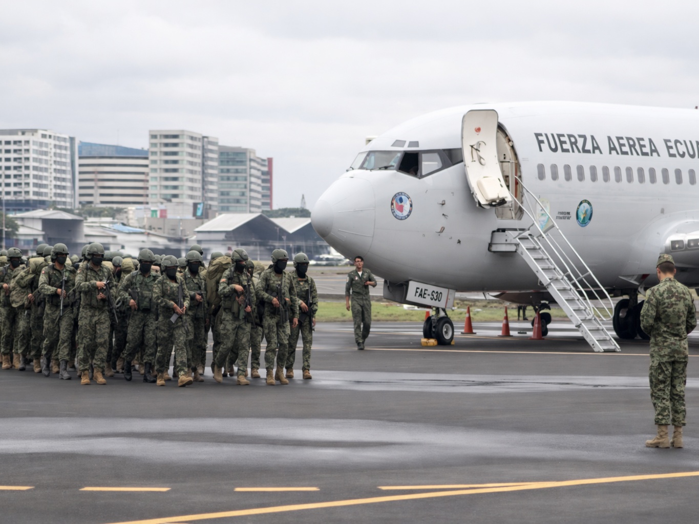Ofensiva total en la Costa: Gobierno despliega  10.000 militares en Guayas, Los Ríos y Manabí