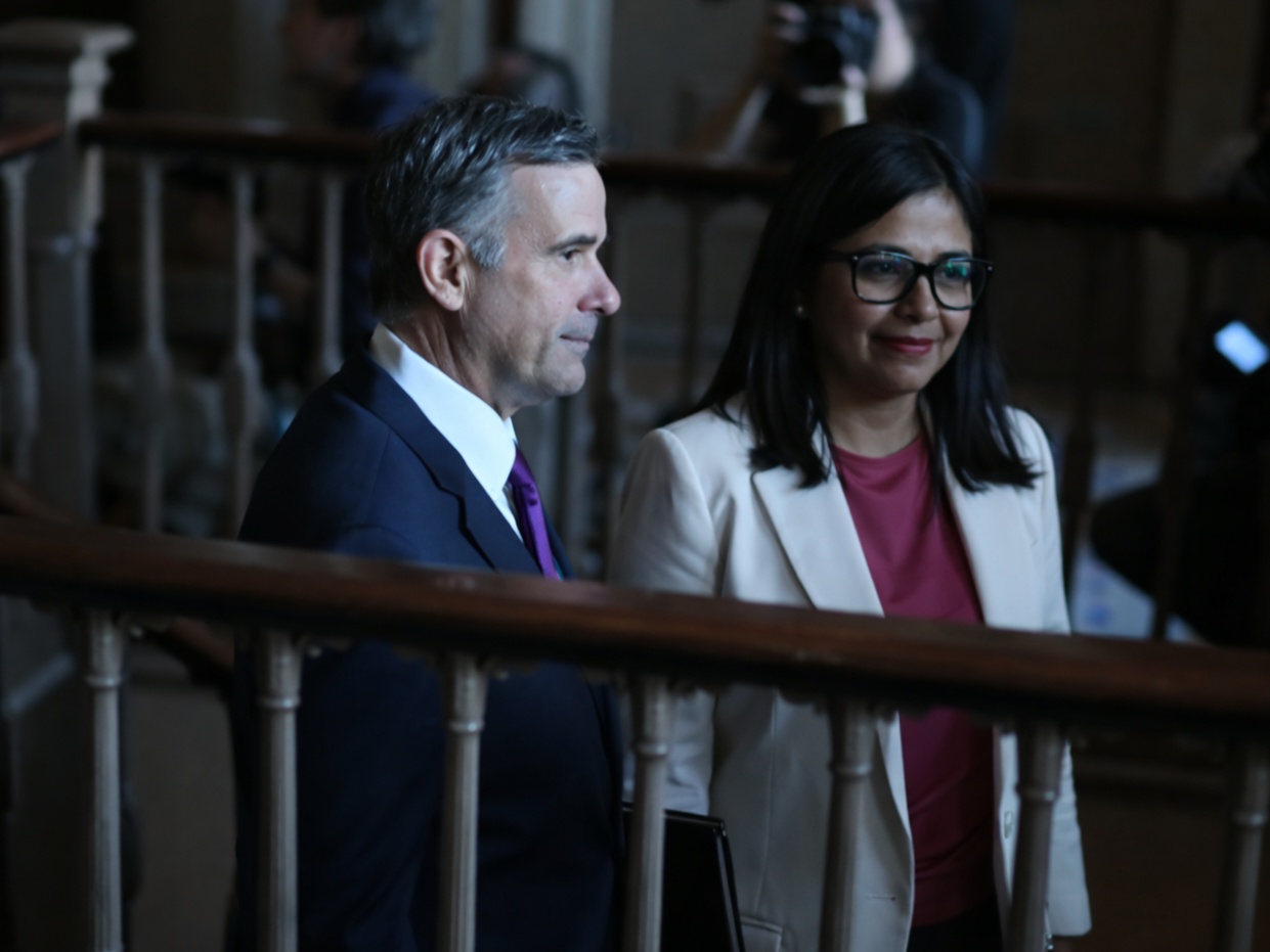 Director de la CIA se reúne con Presidenta interina Delcy Rodríguez en Caracas