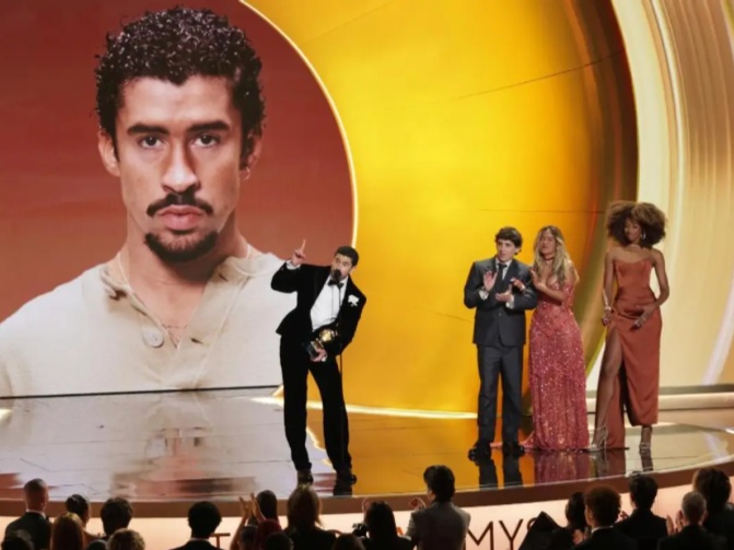 Bad Bunny critica al ICE tras ganar el Grammy a Mejor Álbum Urbano