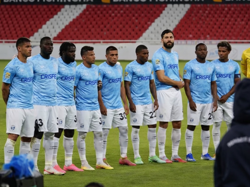 Universidad Católica desafía suspensión de LigaPro y se presenta ante Emelec