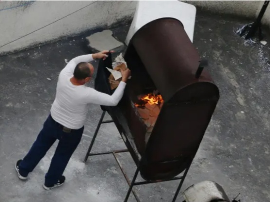 Presidente Noboa ironiza sobre quema de documentos en Embajada de Cuba en medio de expulsión diplomática