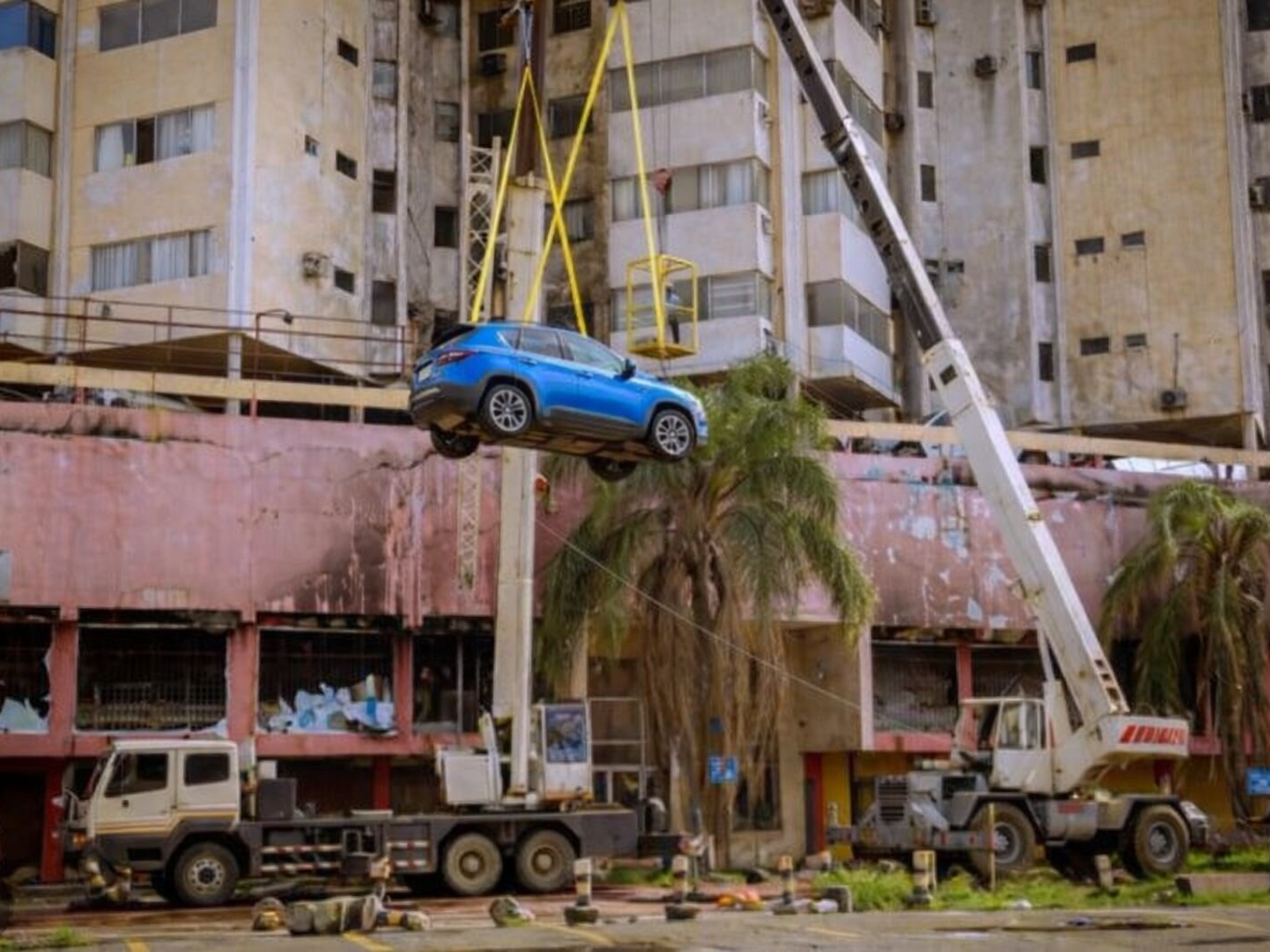 Retiro de vehículos en edificio Multicomercio inicia en Guayaquil