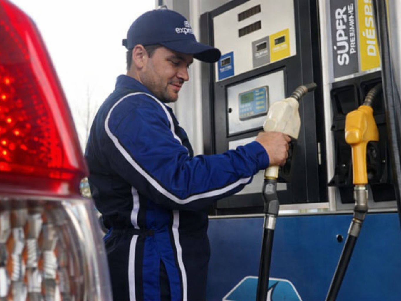 El precio de los combustibles en Ecuador aumenta hasta 22 centavos por galón 