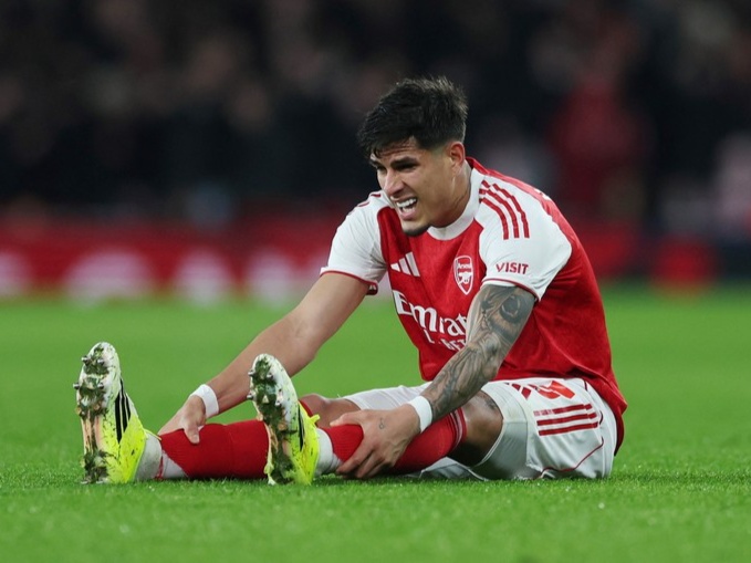 Hincapié baja en Arsenal vs Sporting por Champions