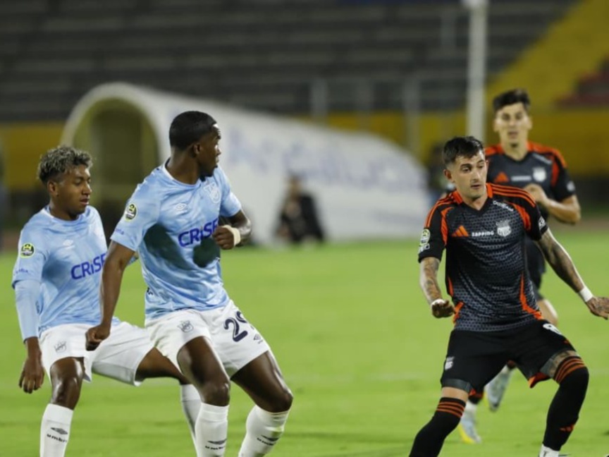 Emelec empata 1-1 con Católica y VAR desata polémica