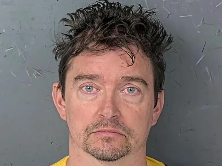 Hombre mata a vecino en Florida tras discusión por música