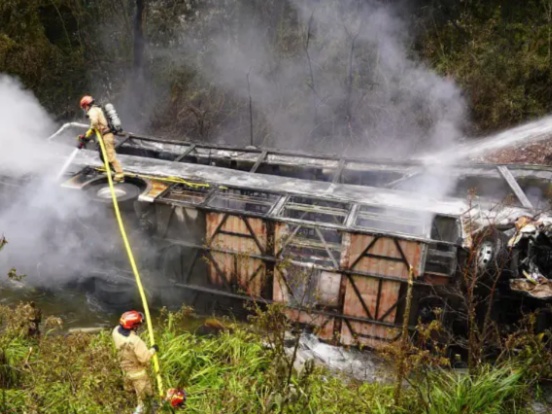 Accidente en la vía Cuenca-Molleturo deja 11 muertos