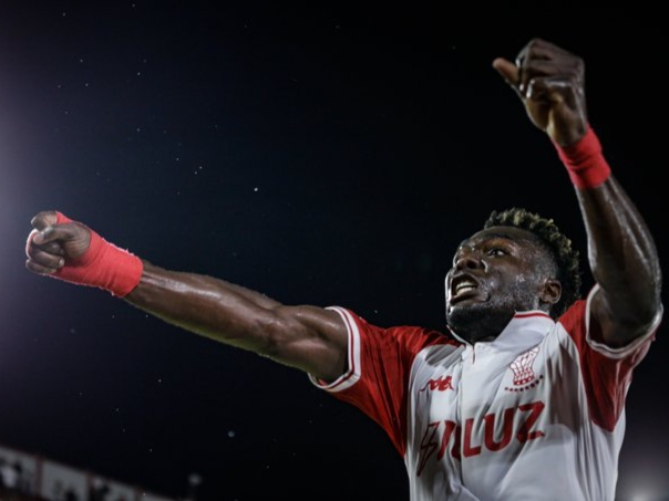 Jordy Caicedo anota y rescata empate de Huracán