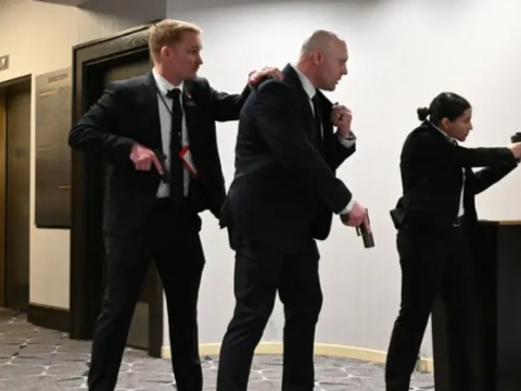 Donald Trump evacuado tras disparos en cena de corresponsales