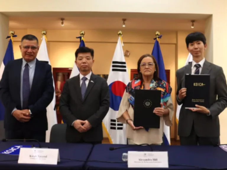 Corea del Sur financiará laboratorios tecnológicos en la Universidad de El Salvador