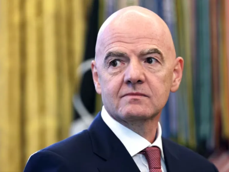 Infantino bajo presión: UEFA prepara acción penal por fallida negociación millonaria