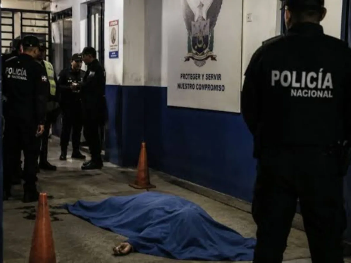 Mujer policía es hallada muerta dentro de una instalación policial en el norte de Quito