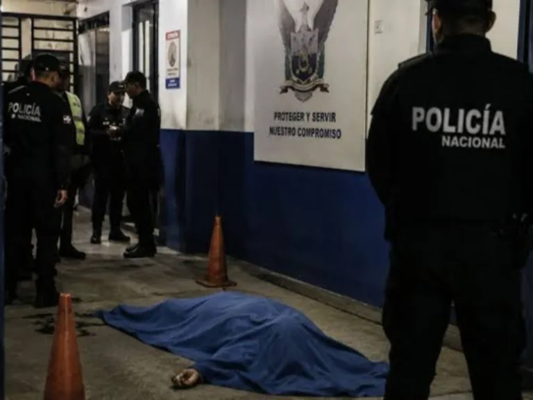 Mujer policía es hallada muerta dentro de una instalación policial en el norte de Quito