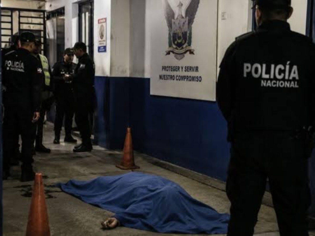 Mujer policía es hallada muerta dentro de una instalación policial en el norte de Quito