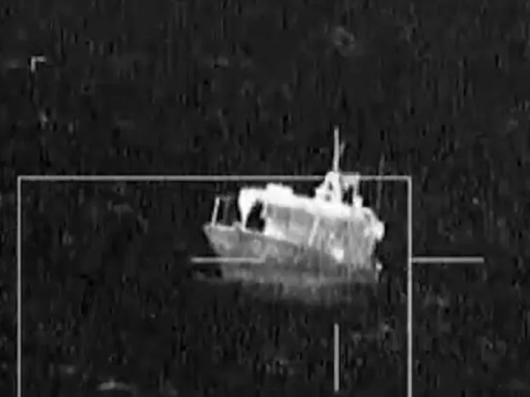 Ecuador y Estados Unidos destruyen el barco Conquista 2 por una presunta conexión con Los Choneros