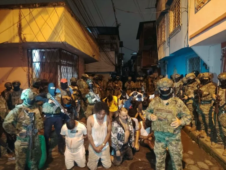 Capturan a 15 presuntos integrantes de Los R en Santo Domingo