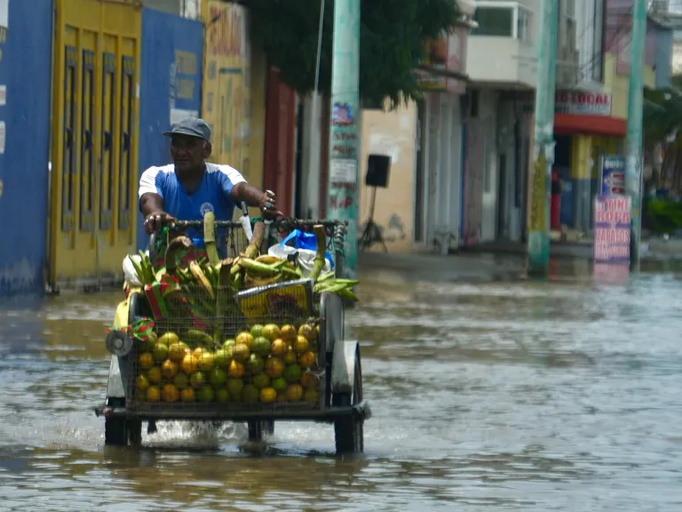 Alimentos tras inundaciones en Ecuador: qué desechar y conservar
