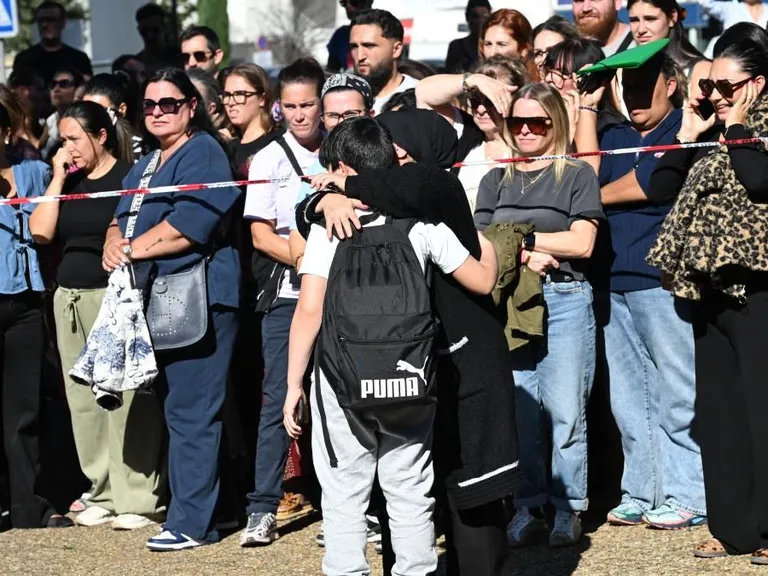 Aubagne: adolescente hiere con escopeta a director y profesora
