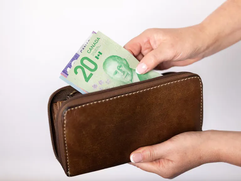 Banco de Canadá presenta primer billete con rey Carlos III
