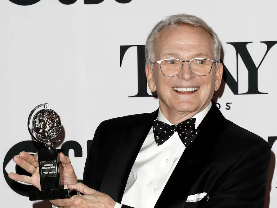 Bob Mackie, el diseñador de lentejuelas que vistió a Cher y Monroe