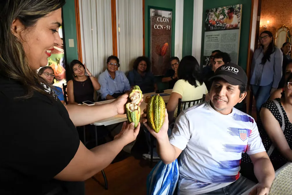 Cacaoterapia en Guayaquil: Museo del Cacao reunió a adultos mayores