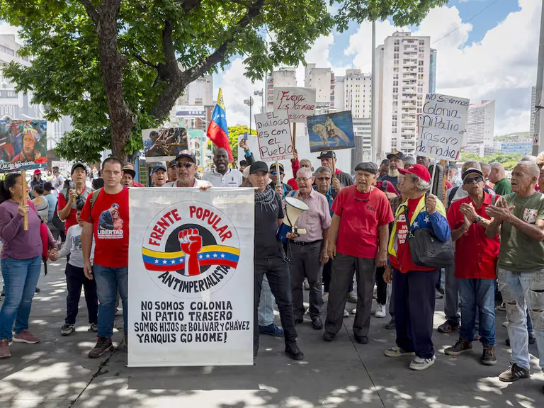 Chavistas en Caracas rechazan a EE. UU. y piden liberar a Maduro
