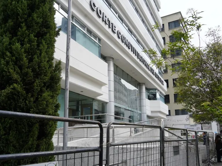 Corte Constitucional ordena recuperar pagos en CNT EP y remite caso