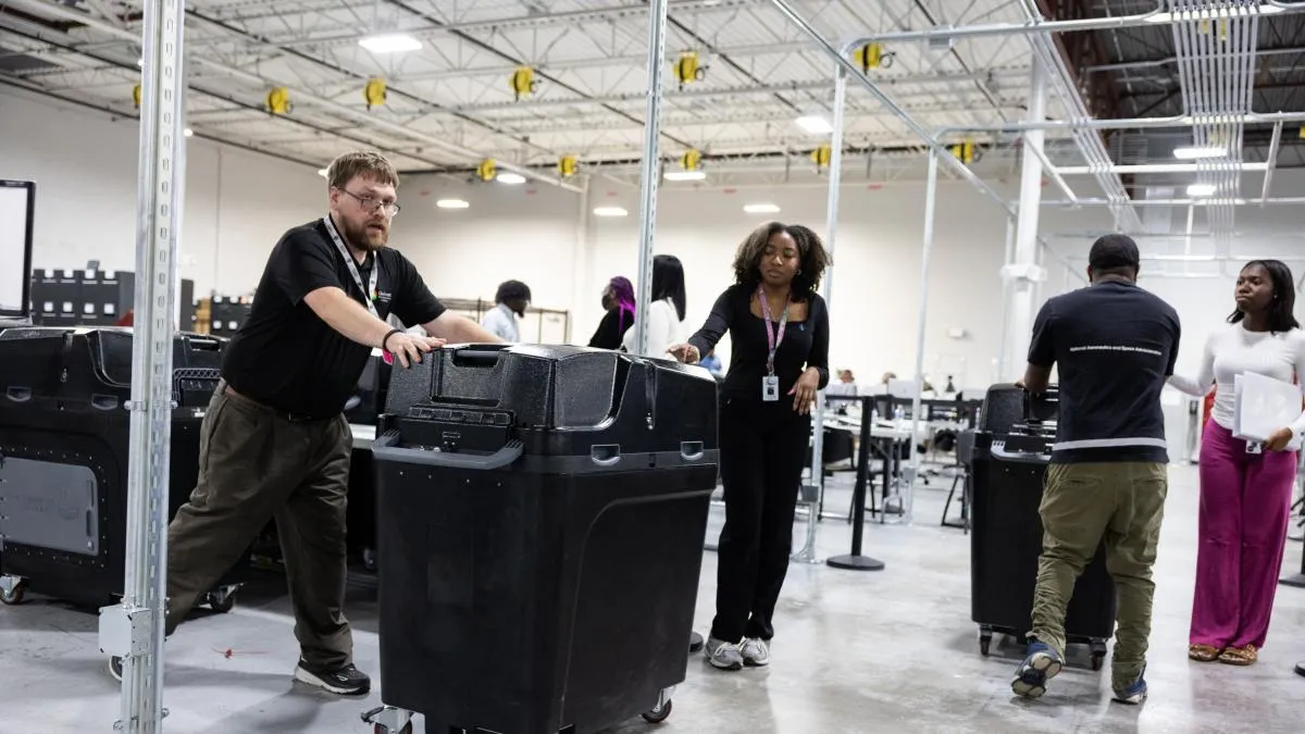 Corte Suprema frena decreto de Trump sobre voto por correo
