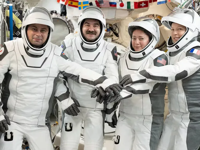 Crew-12 ameriza en California tras casi ocho meses en la EEI