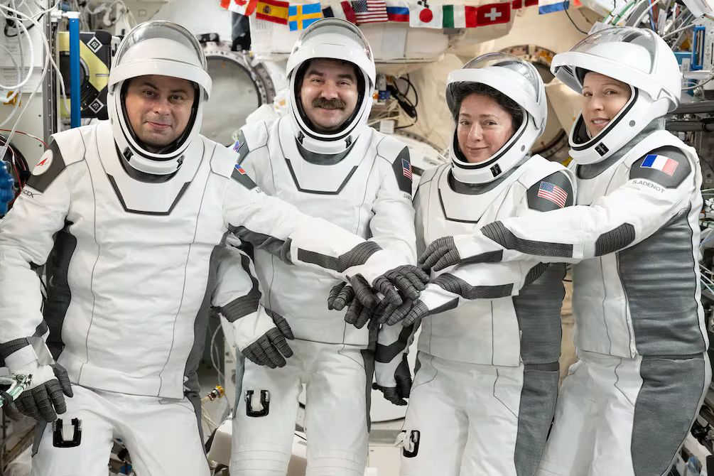 Crew-12 ameriza en California tras casi ocho meses en la EEI