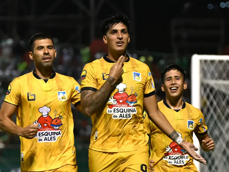 Delfín SC eliminó a Liga de Portoviejo y avanzó a semifinales