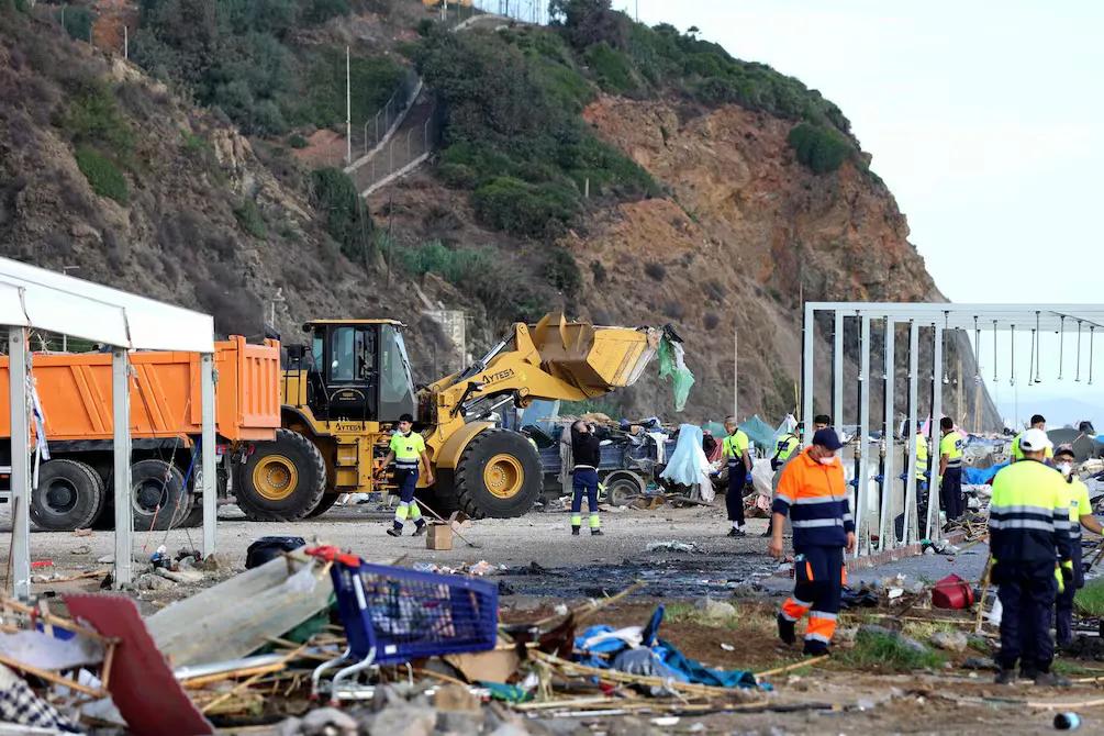 Desmantelan el último campamento de migrantes en Ceuta