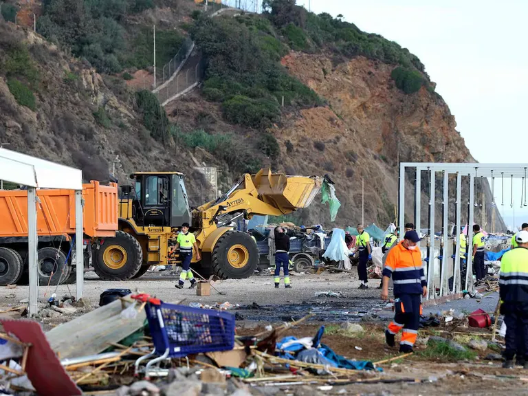 Desmantelan el último campamento de migrantes en Ceuta