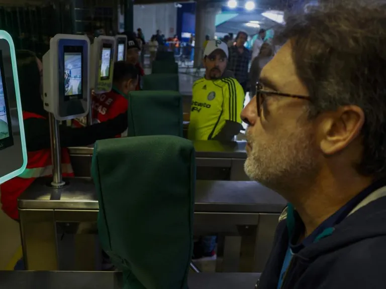 Ecuador regula biometría: prohíbe reconocimiento facial masivo