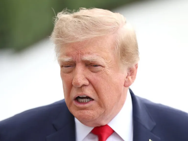 Enjoliqué Lett ordena a Donald Trump declarar bajo juramento