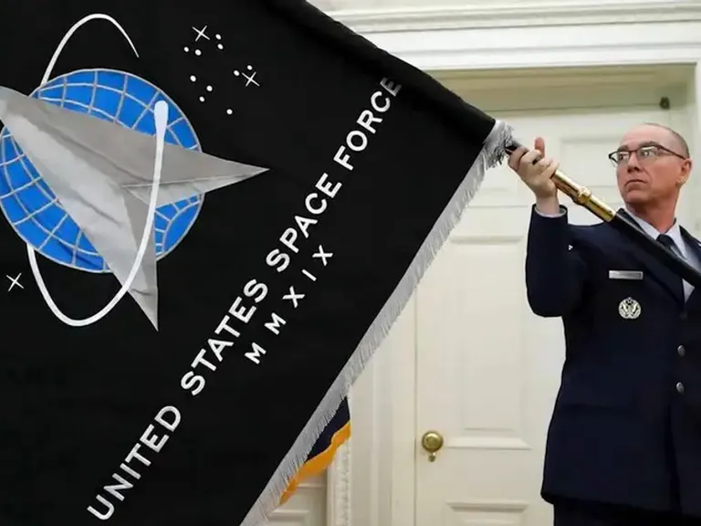 Estados Unidos admite armas en el espacio por primera vez