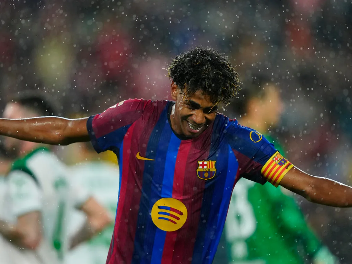 FC Barcelona goleó 7-2 al Racing de Santander y sigue líder