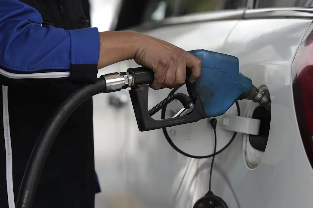 Generación Z en Reino Unido ve los autos de gasolina como anticuados