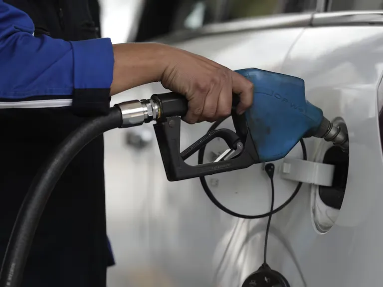 Generación Z en Reino Unido ve los autos de gasolina como anticuados