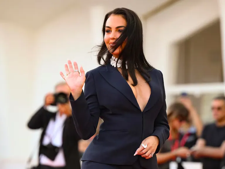Georgina Rodríguez desfila por Chanel en la alfombra roja de Venecia