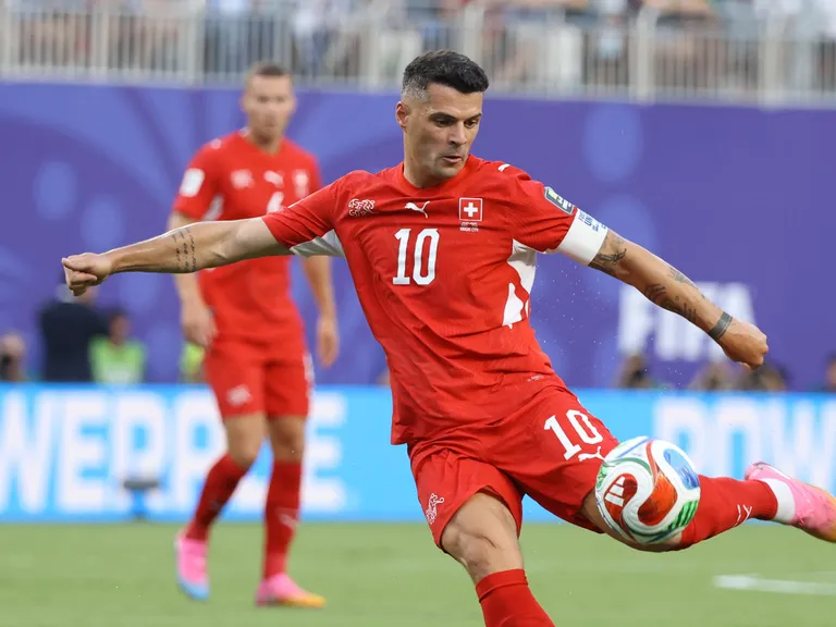 Granit Xhaka queda fuera de Suiza tras falsificar certificado Covid-19