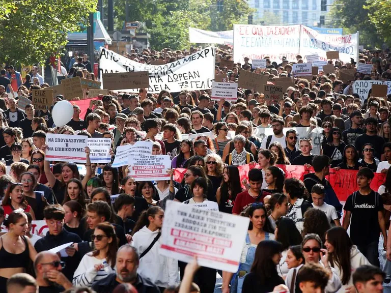 Grecia: protestas por educación pública y costo de vida en Atenas