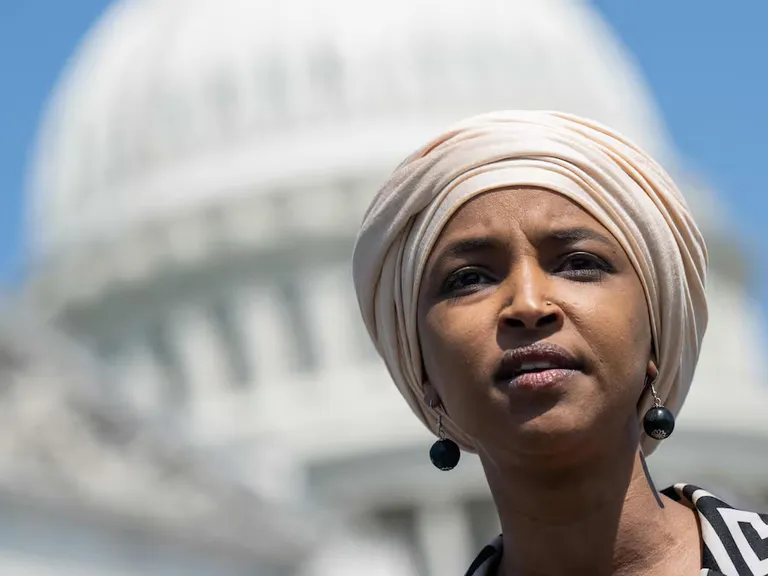 Ilhan Omar: investigación por presunto matrimonio con su hermano