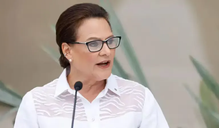 Ilya Espino de Marotta asume como primera administradora del Canal