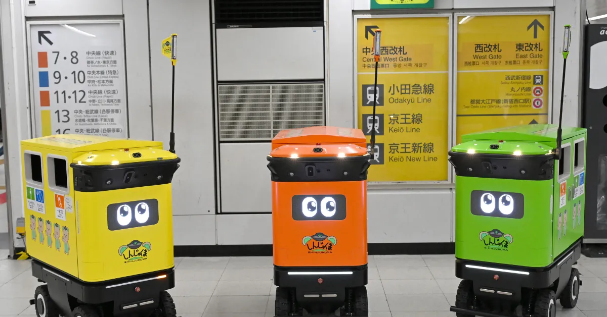 Japón prueba robots recolectores de basura en Shinjuku