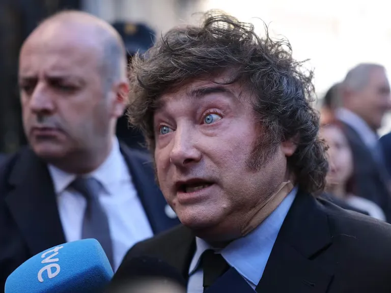 Javier Milei llama “impresentable dictador” a Pedro Sánchez en Madrid