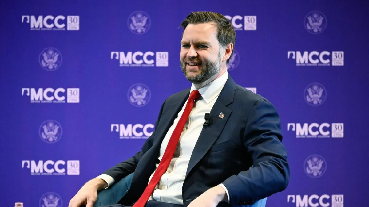 JD Vance en Dallas: “Si amas a México, vete allá”