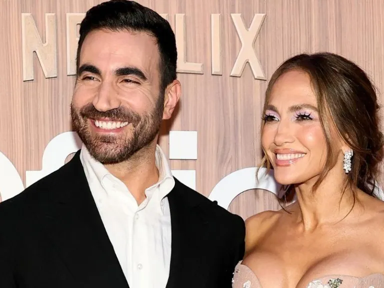 Jennifer López y Brett Goldstein: crecen rumores de romance en 2026