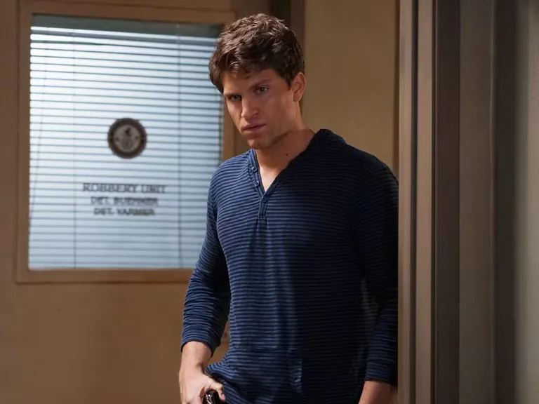 Keegan Allen denuncia asalto en Los Ángeles por reloj robado