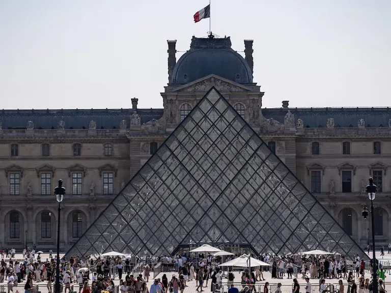 Louvre, Orsay y Picasso cerrarán el sábado en París por protestas